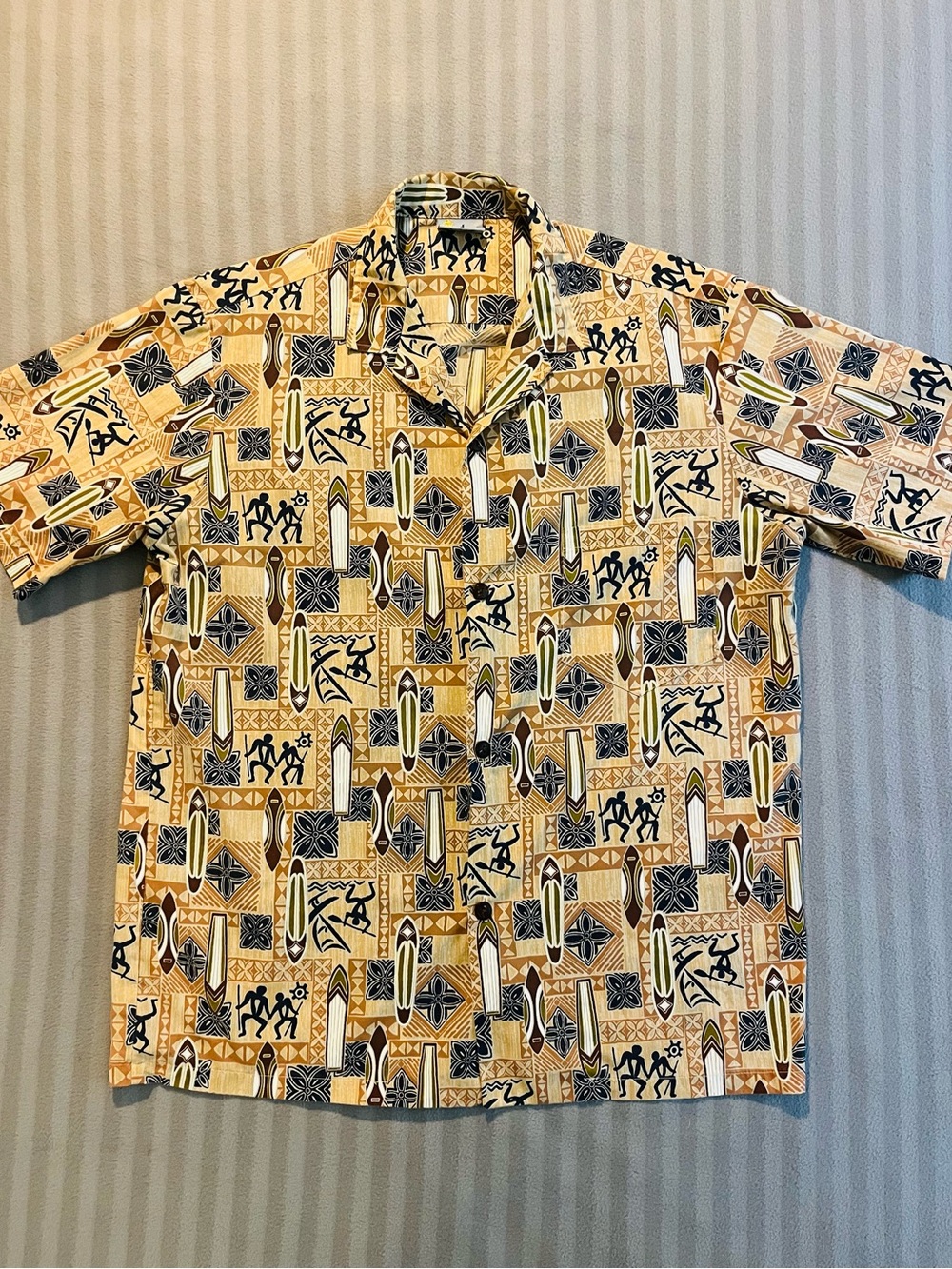 Casual Hawaii made Royal Creations Short-Sleeve Button-Down Shirt in Yellow and